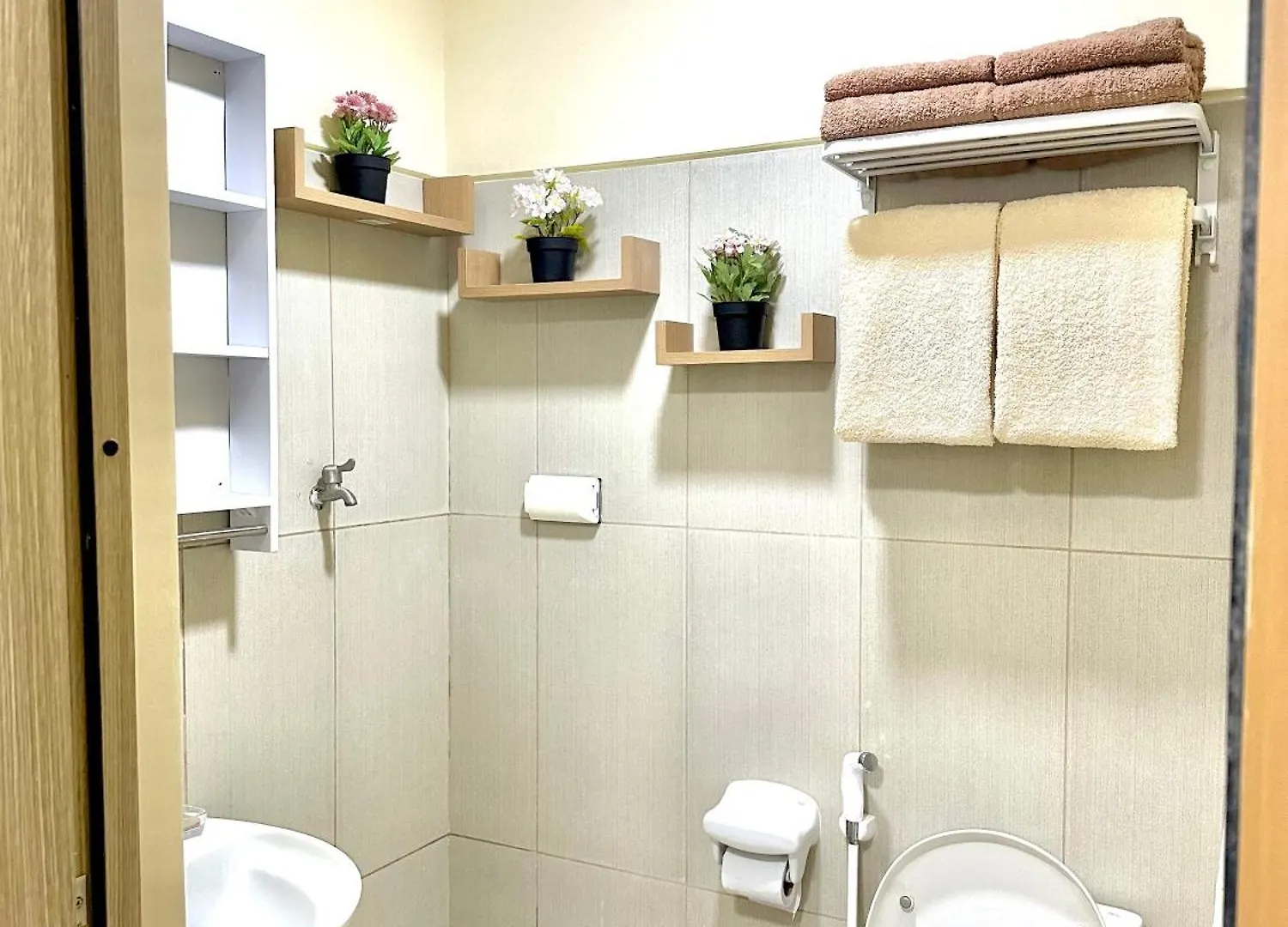 Breeze Residences Condominium Pasay