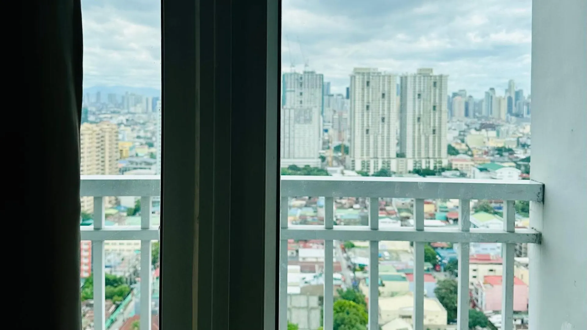 Breeze Residences Condominium Pasay