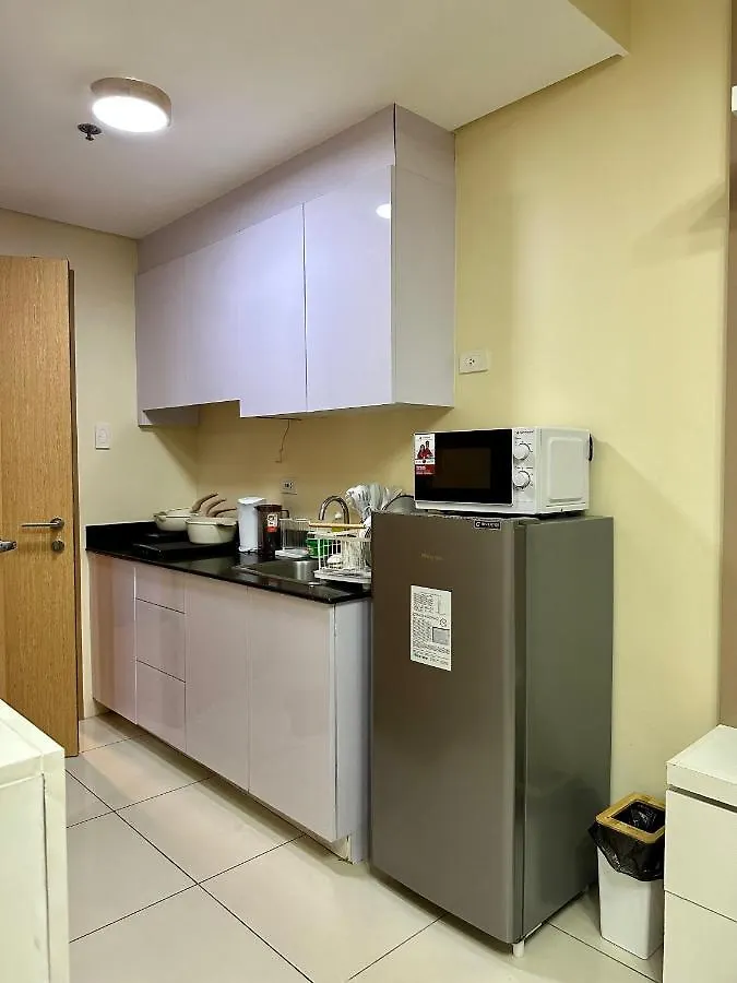 Breeze Residences Condominium Pasay Aparthotel