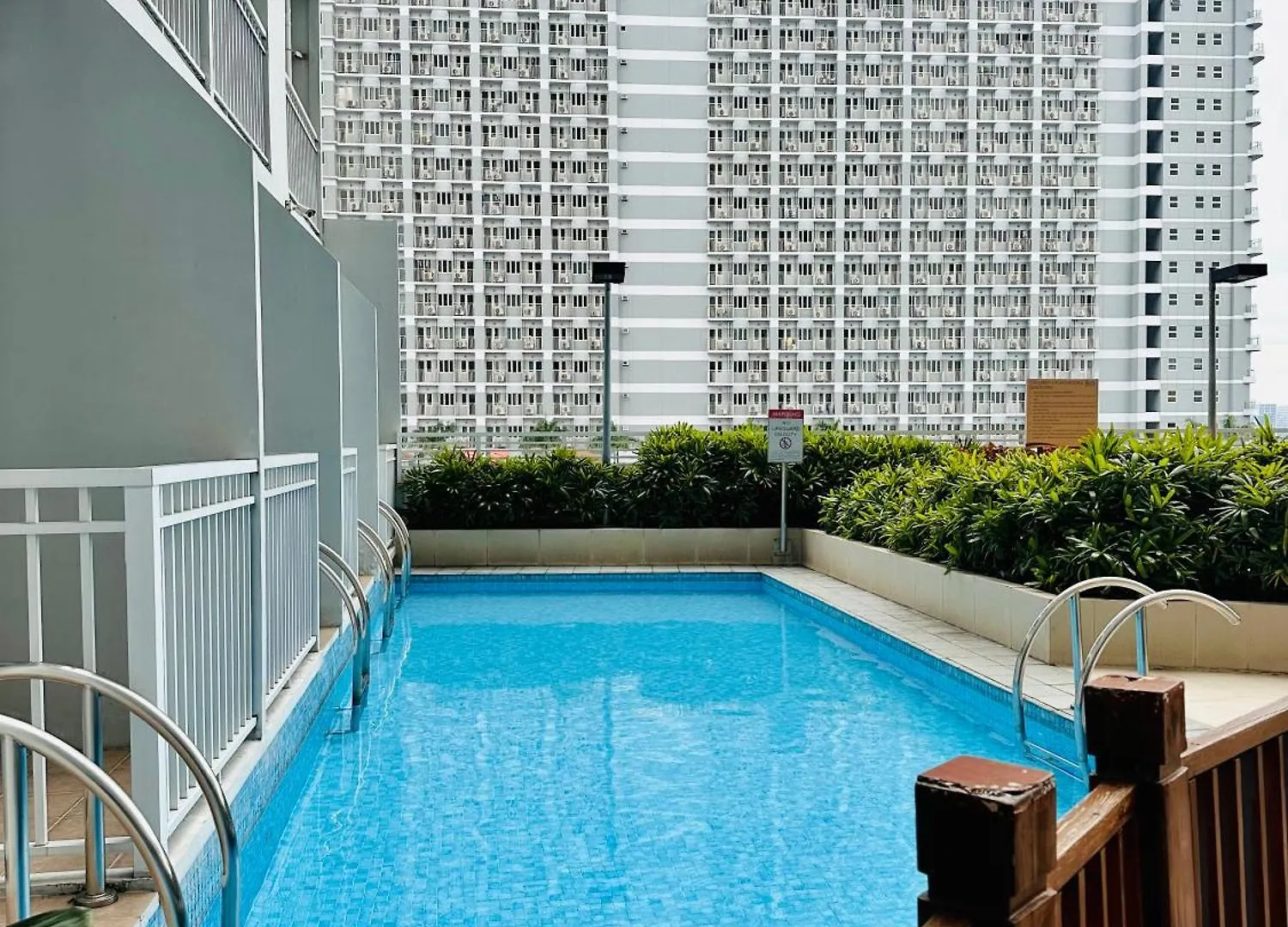 Aparthotel Breeze Residences Condominium Pasay