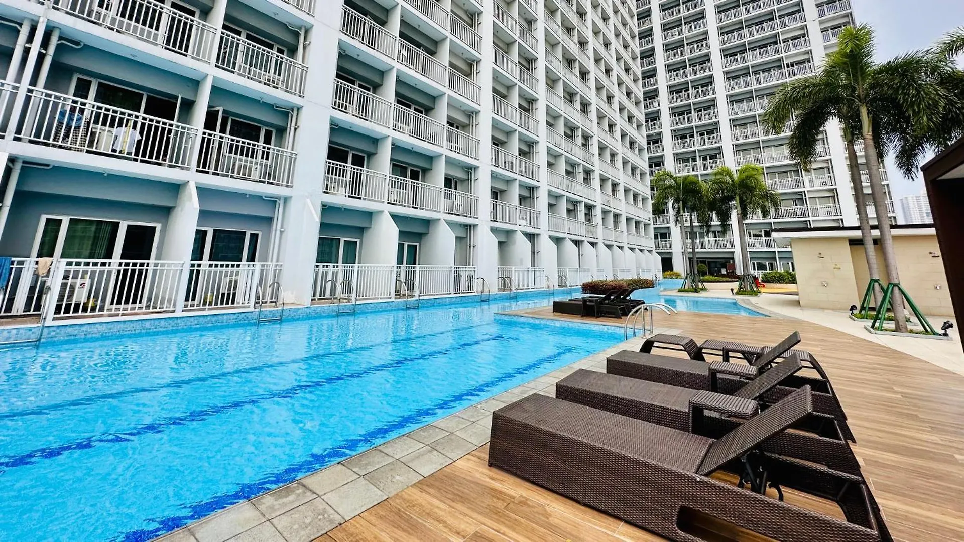 Breeze Residences Condominium Pasay Aparthotel