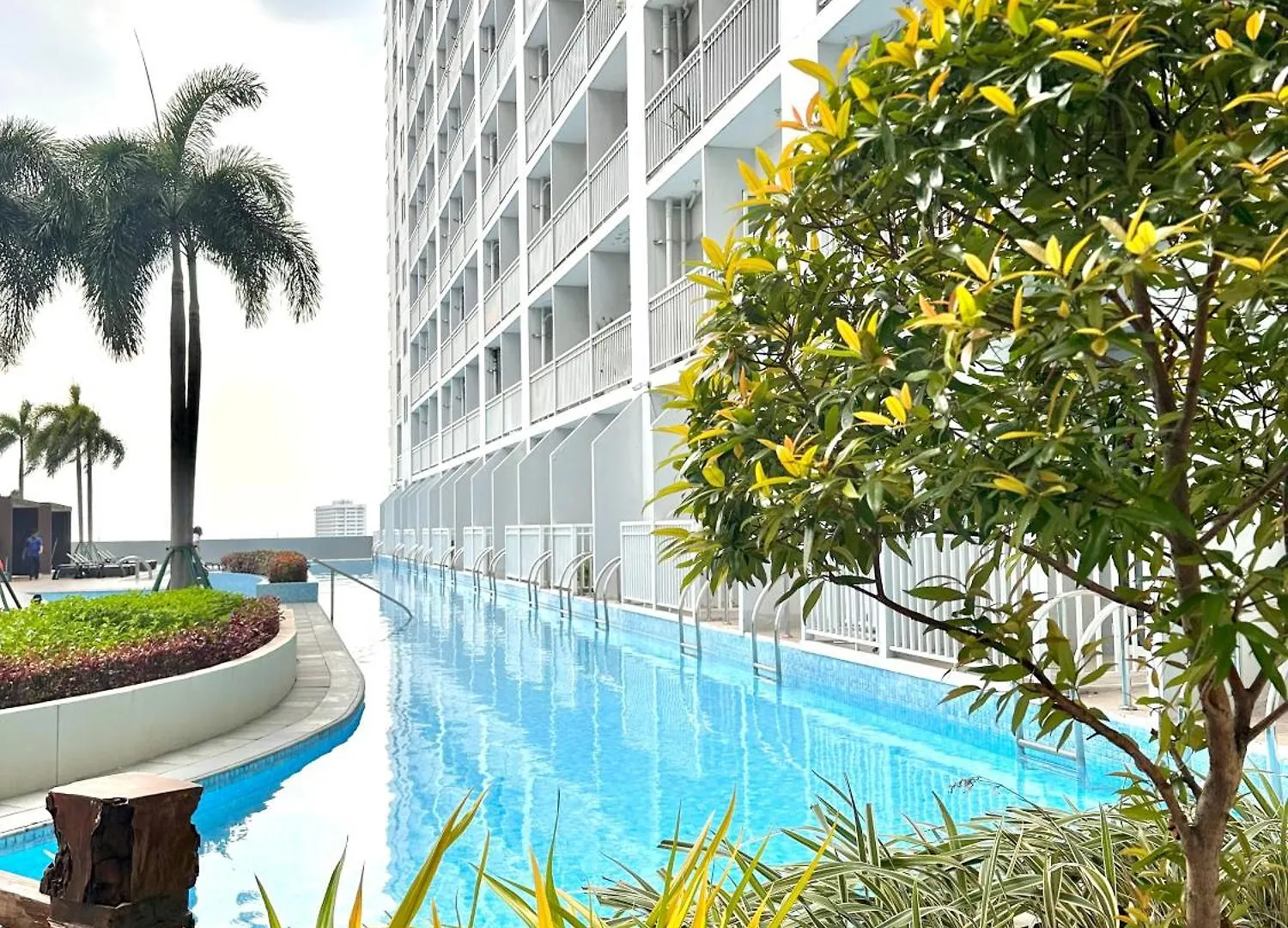 Aparthotel Breeze Residences Condominium Pasay Philippines