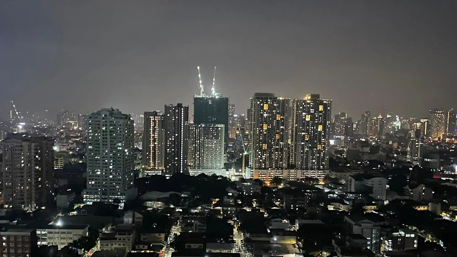 Breeze Residences Condominium Pasay 0*,