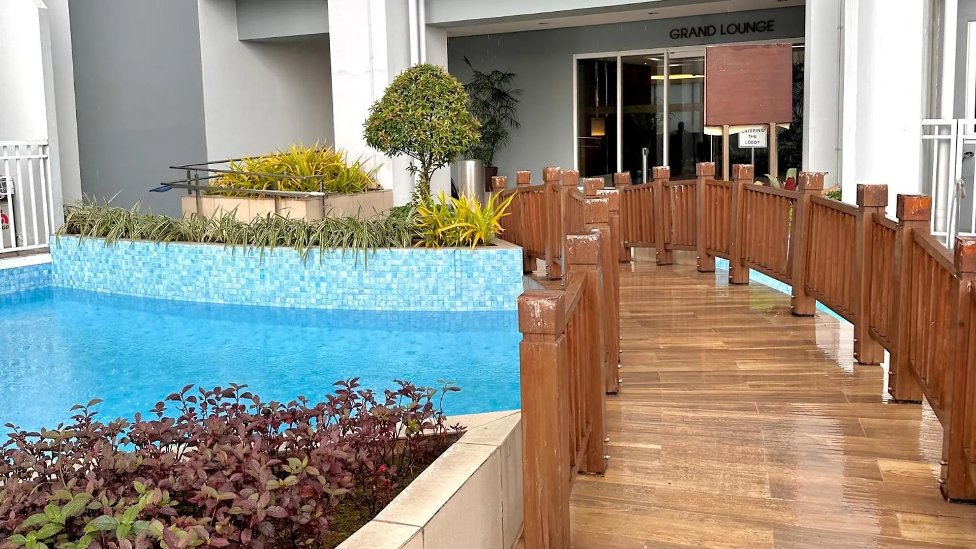 Breeze Residences Condominium Pasay Aparthotel