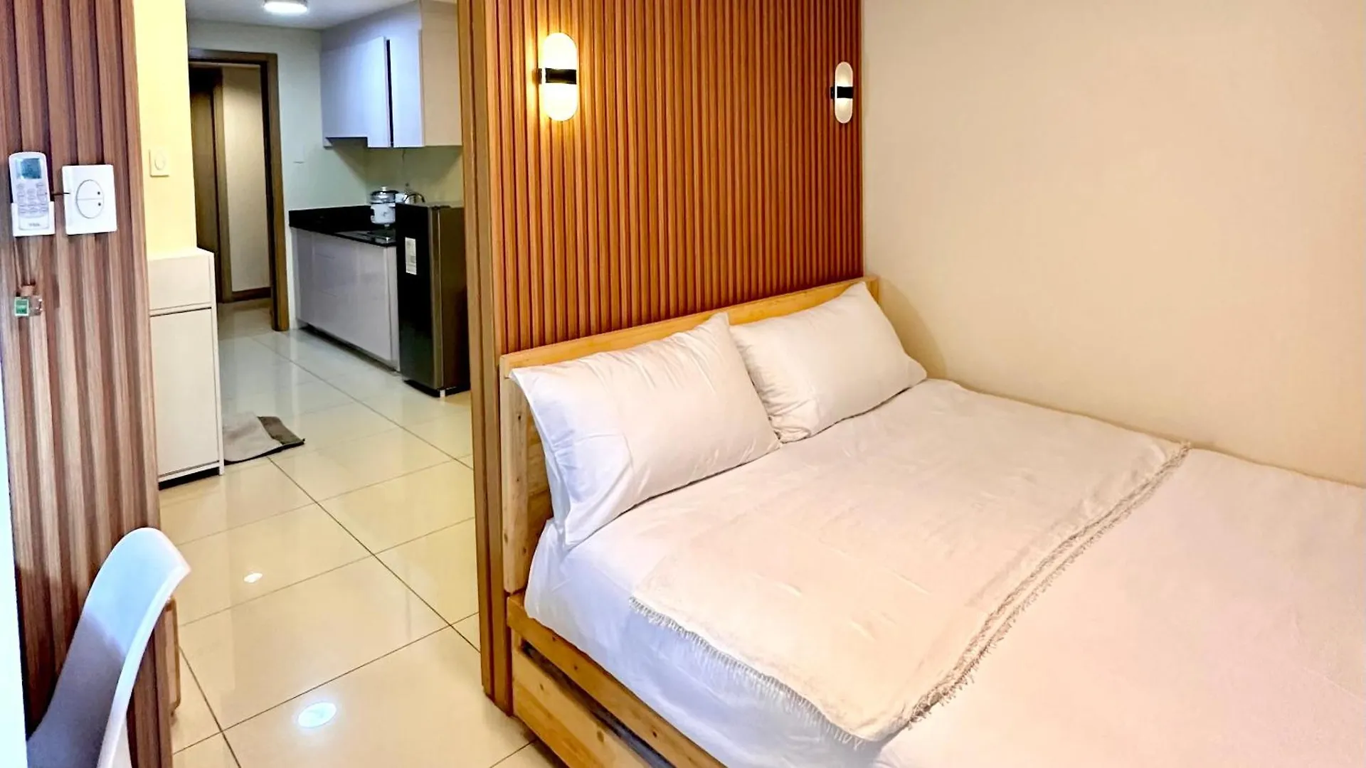 Breeze Residences Condominium Pasay Aparthotel